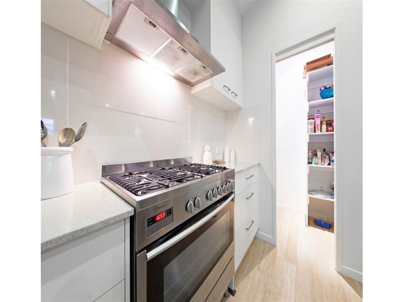 17 Fork Street, Coorparoo QLD 4151