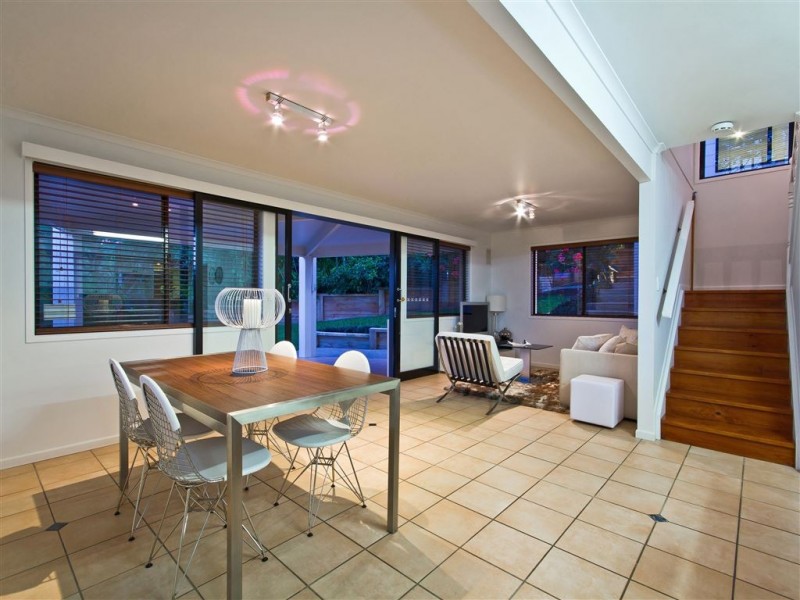 4 Harbut Street, Holland Park West QLD 4121