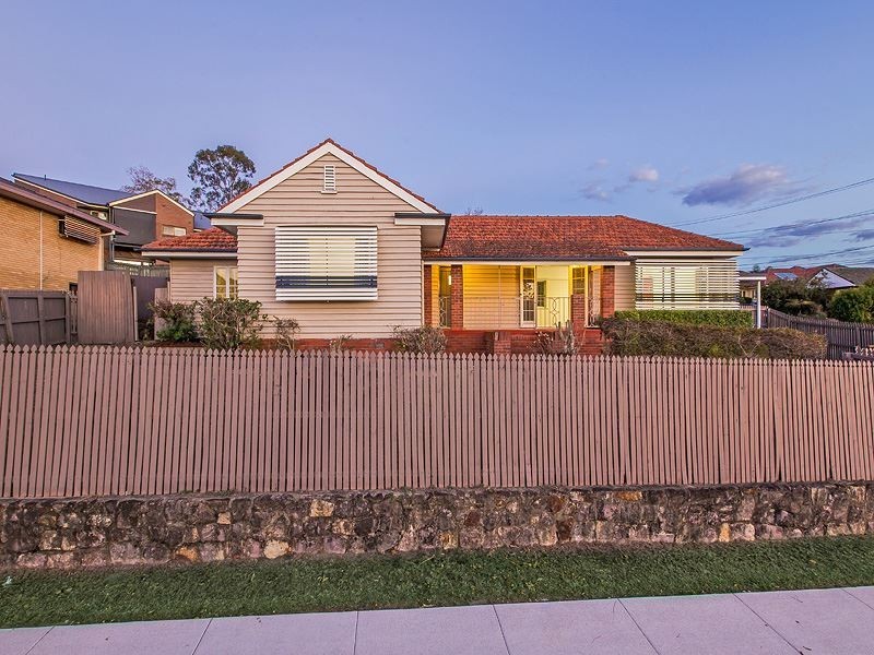 2 Sirius Street, Coorparoo QLD 4151