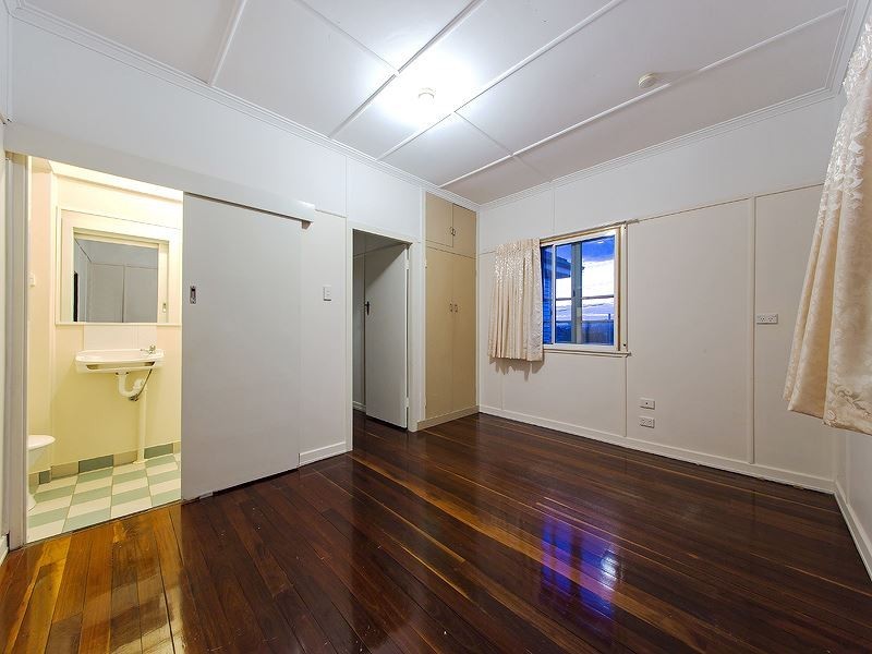 2 Sirius Street, Coorparoo QLD 4151