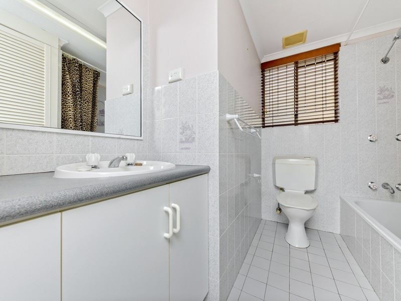 2/335 Cavendish Road, Coorparoo QLD 4151