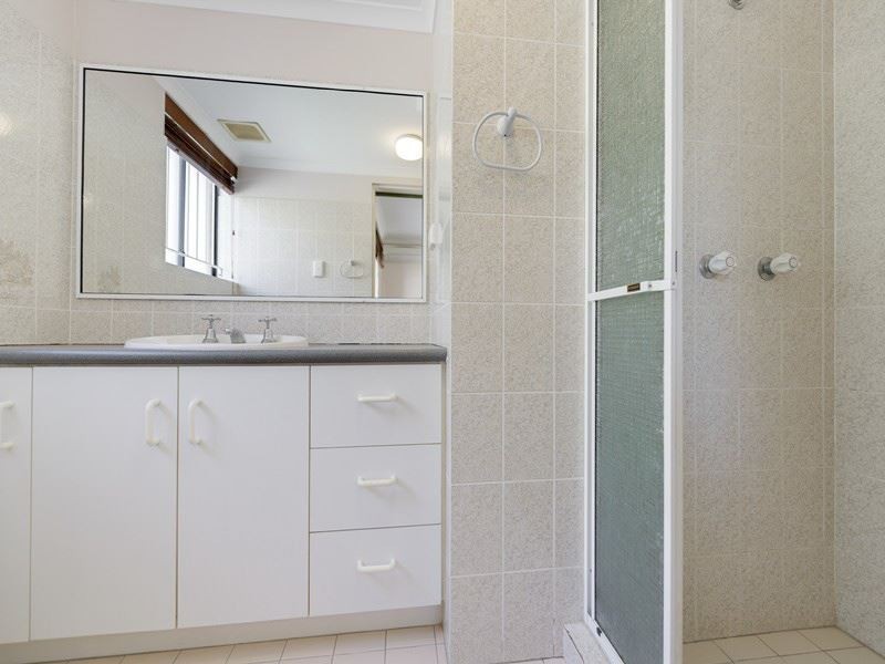 2/335 Cavendish Road, Coorparoo QLD 4151