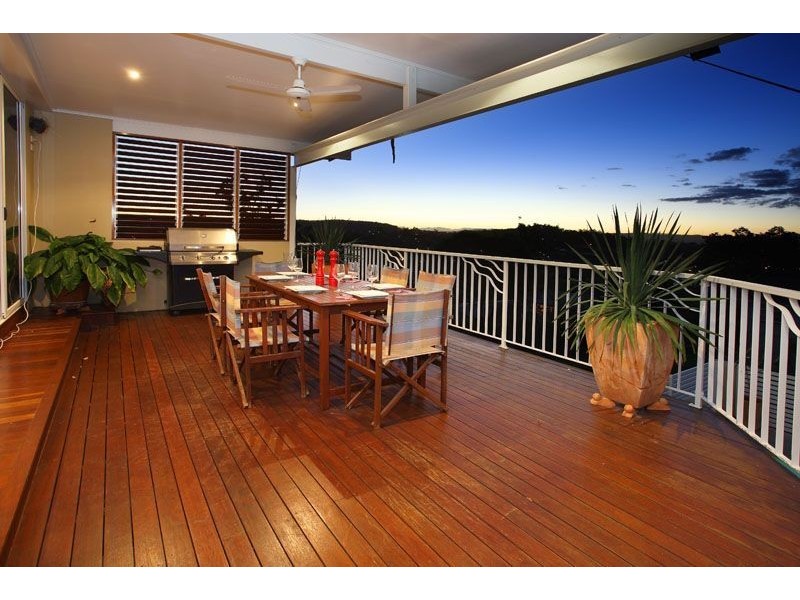 37 Dagmar Street, Holland Park West QLD 4121