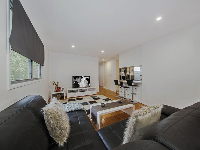 15 Joan Street, Norman Park QLD 4170