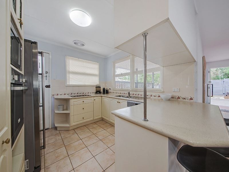 15 Joan Street, Norman Park QLD 4170