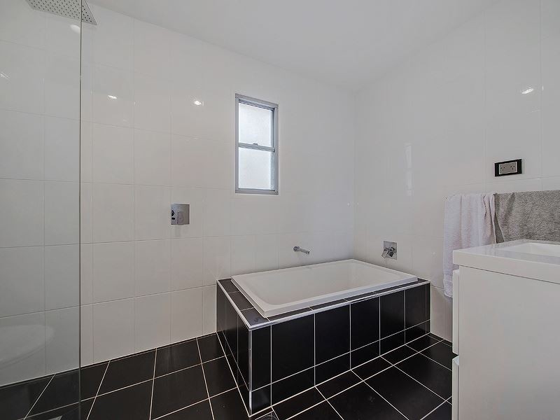 15 Joan Street, Norman Park QLD 4170