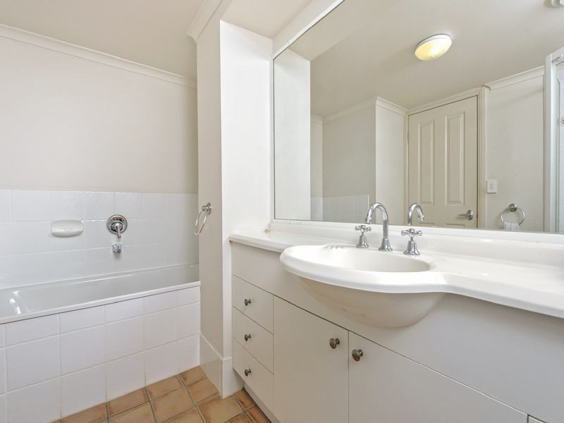 1/20 Norman Crescent, Norman Park QLD 4170