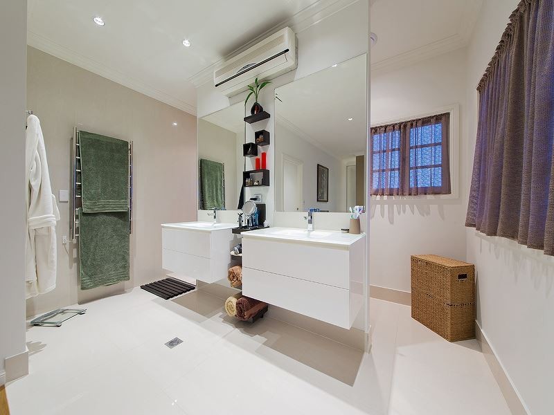 9 Glyn Street, Coorparoo QLD 4151