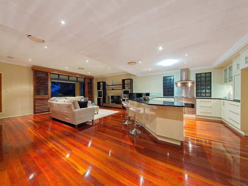 3 Robertson Avenue, Greenslopes QLD 4120