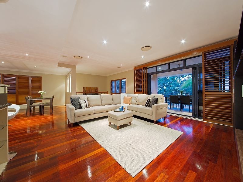 3 Robertson Avenue, Greenslopes QLD 4120