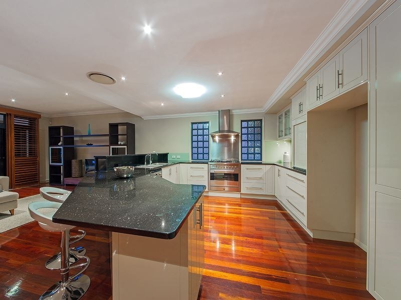 3 Robertson Avenue, Greenslopes QLD 4120