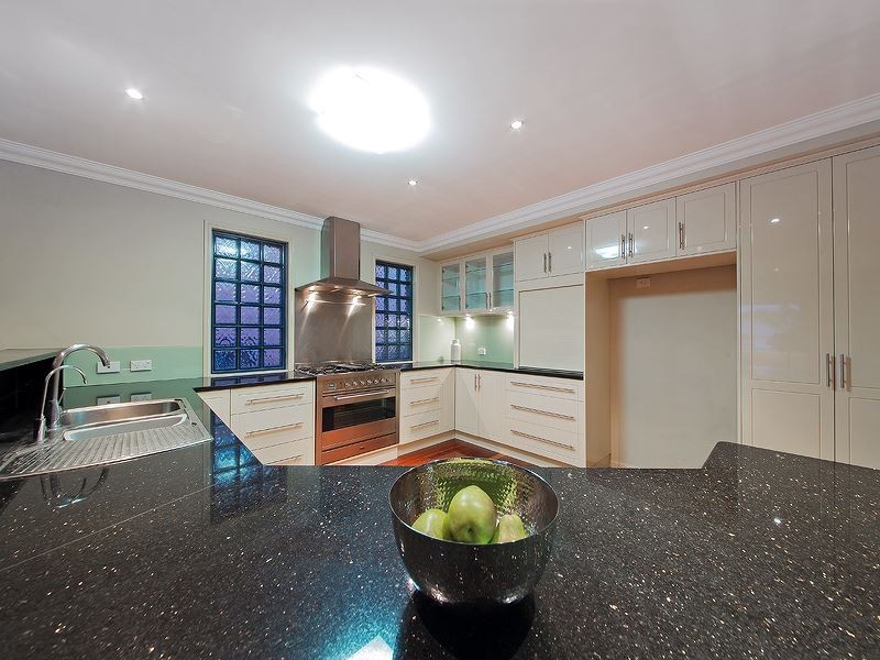 3 Robertson Avenue, Greenslopes QLD 4120