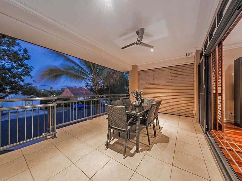 3 Robertson Avenue, Greenslopes QLD 4120