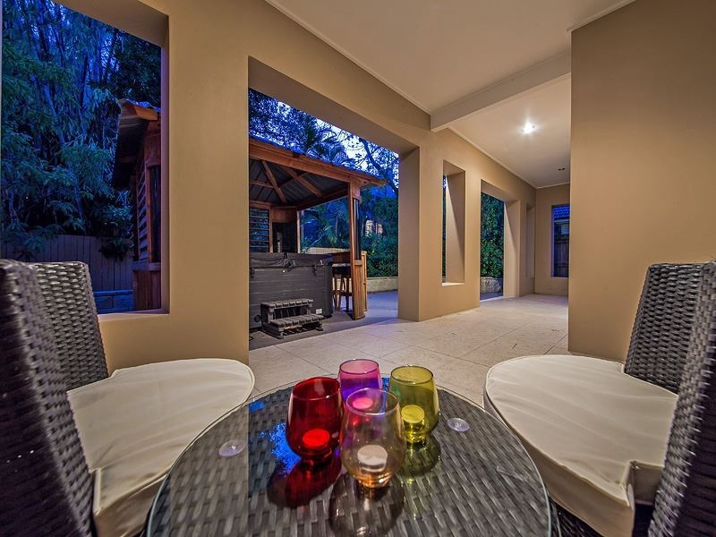 3 Robertson Avenue, Greenslopes QLD 4120