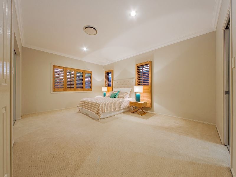 3 Robertson Avenue, Greenslopes QLD 4120