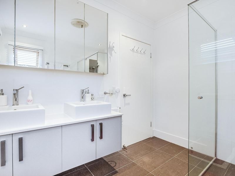 72 Newman Avenue, Camp Hill QLD 4152