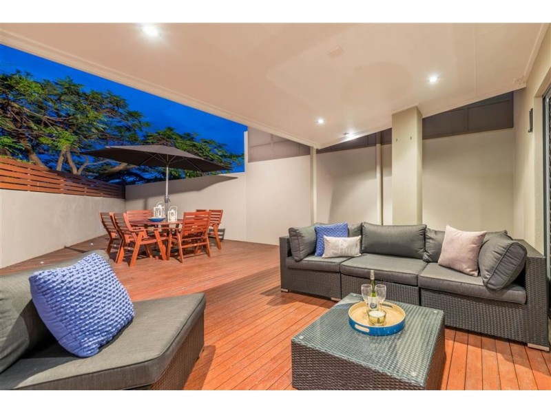 8/265 Cavendish Road, Coorparoo QLD 4151