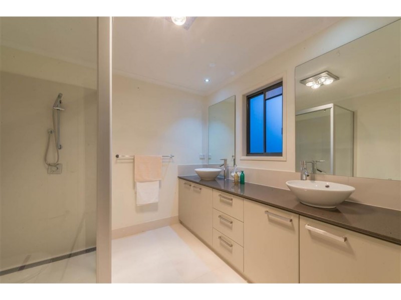 8/265 Cavendish Road, Coorparoo QLD 4151