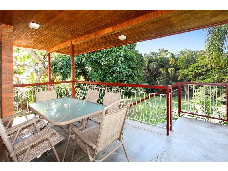 104 Leicester Street, Coorparoo QLD 4151