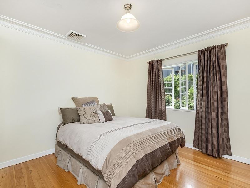 20 Newbolt Street, Holland Park QLD 4121