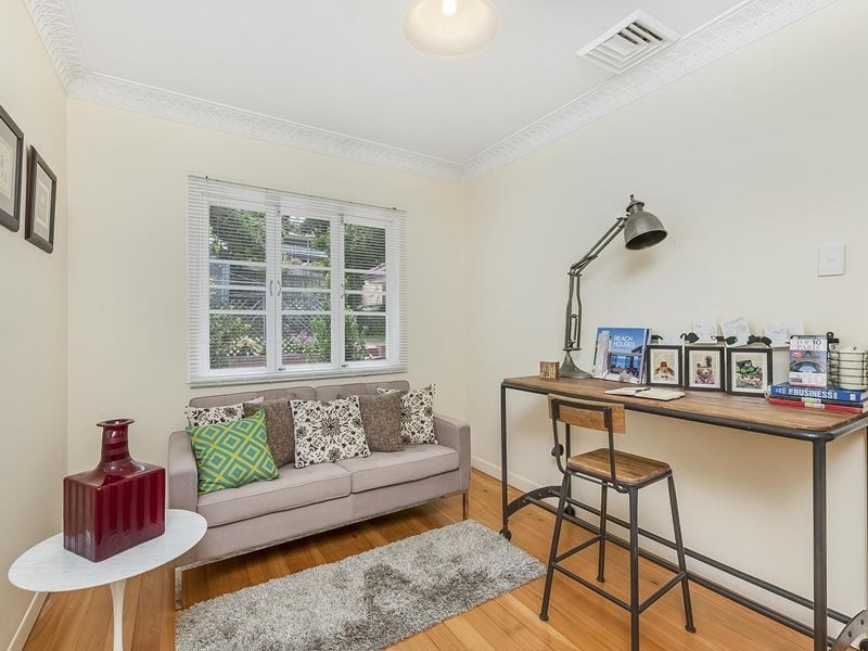 20 Newbolt Street, Holland Park QLD 4121