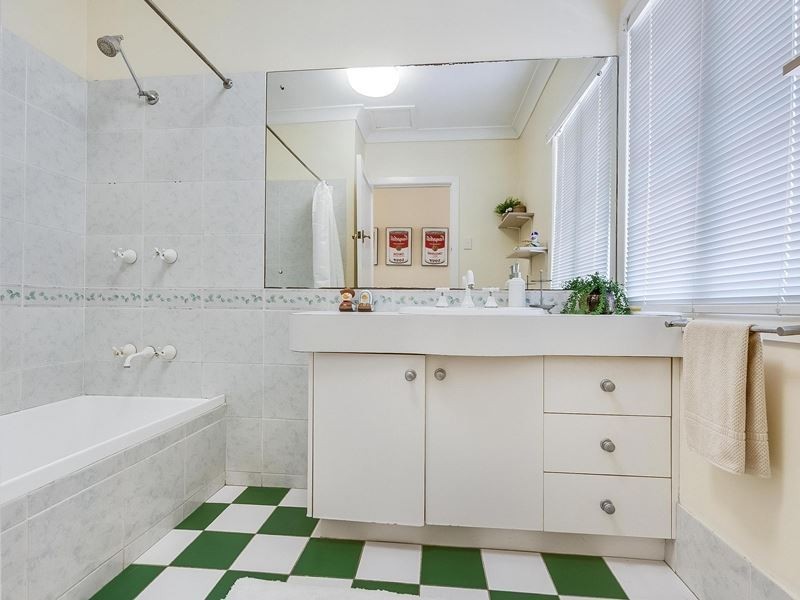 20 Newbolt Street, Holland Park QLD 4121