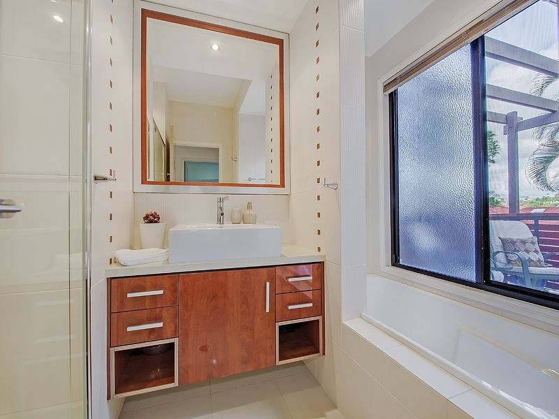 2/31 Marian Street, Coorparoo QLD 4151