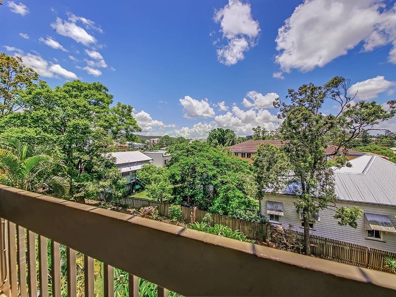 15/125 Clarence Road, Indooroopilly QLD 4068