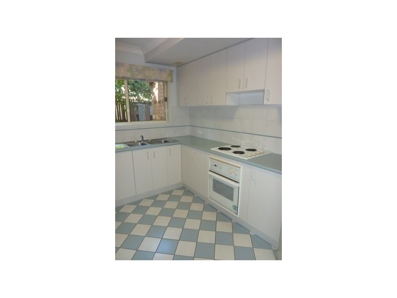 2/27 Norman Street, Annerley QLD 4103