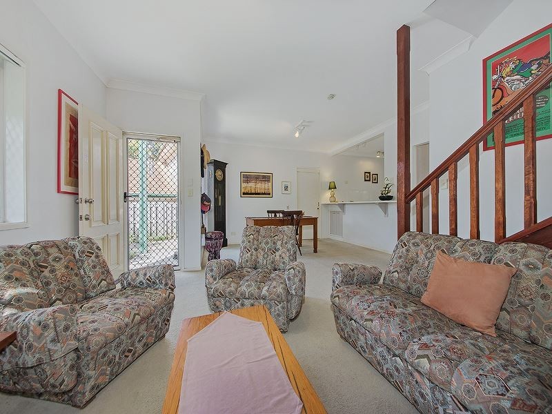 33 Hillside Crescent, Seven Hills QLD 4170