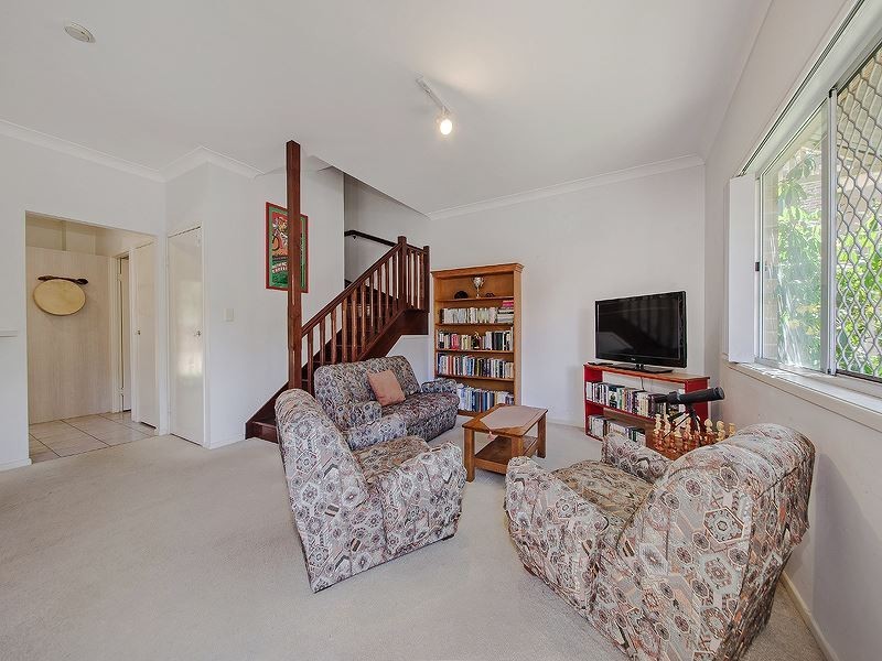 33 Hillside Crescent, Seven Hills QLD 4170