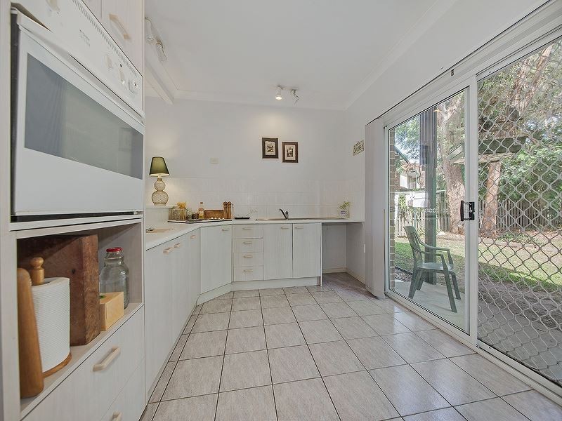 33 Hillside Crescent, Seven Hills QLD 4170