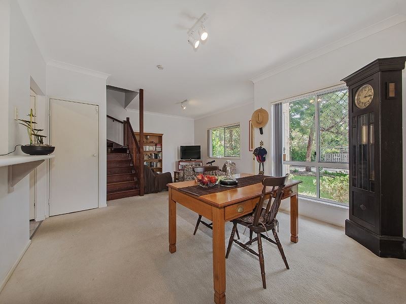 33 Hillside Crescent, Seven Hills QLD 4170