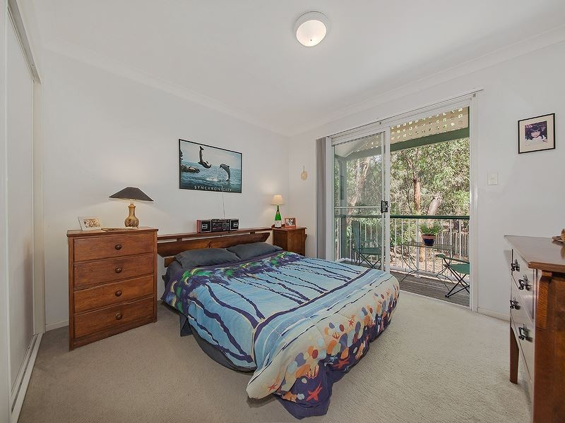 33 Hillside Crescent, Seven Hills QLD 4170