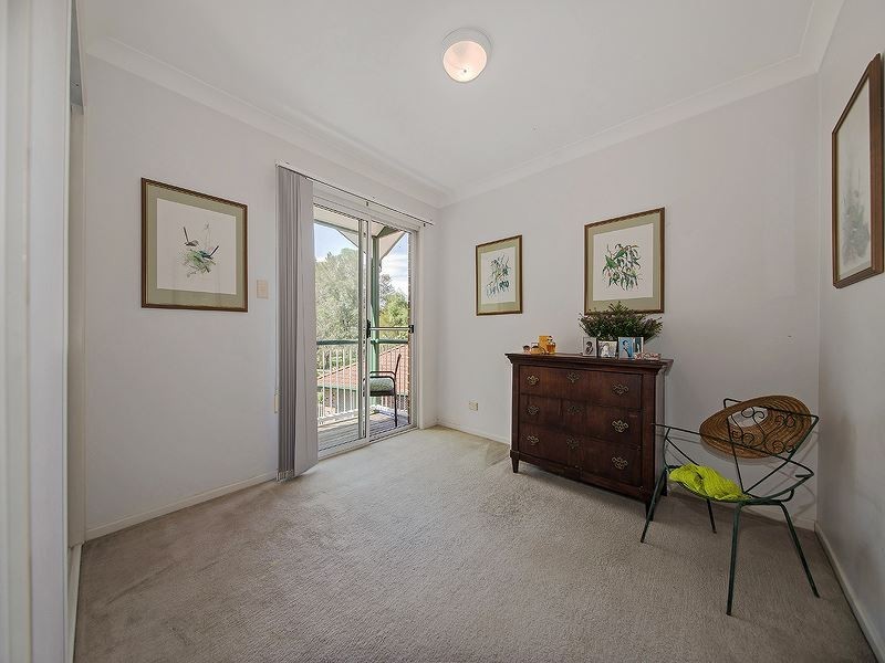 33 Hillside Crescent, Seven Hills QLD 4170