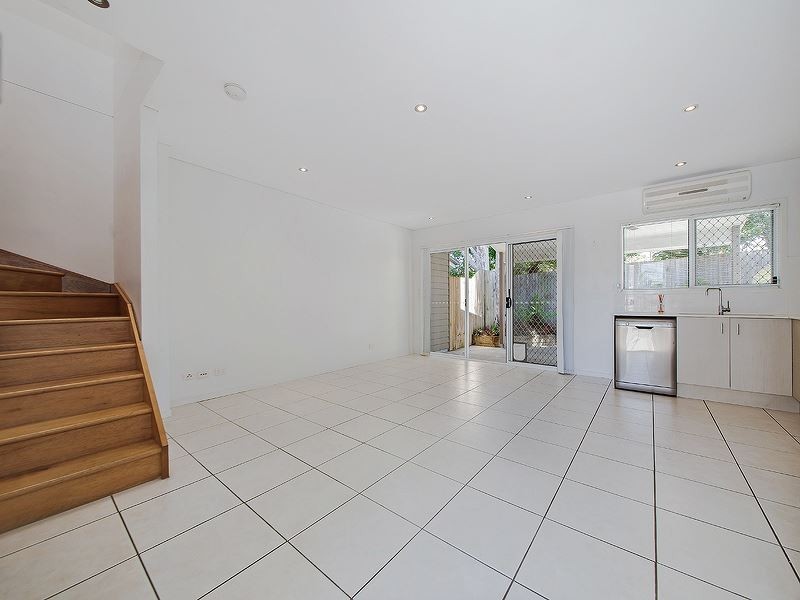 4/96 Dickenson Street, Carina QLD 4152