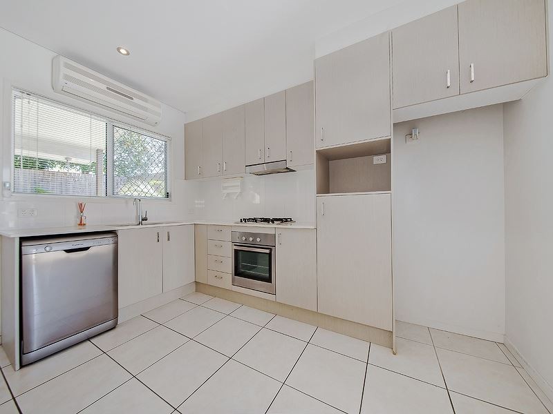 4/96 Dickenson Street, Carina QLD 4152