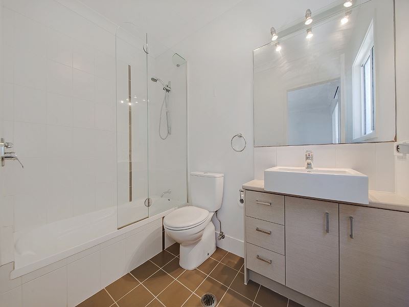 4/96 Dickenson Street, Carina QLD 4152