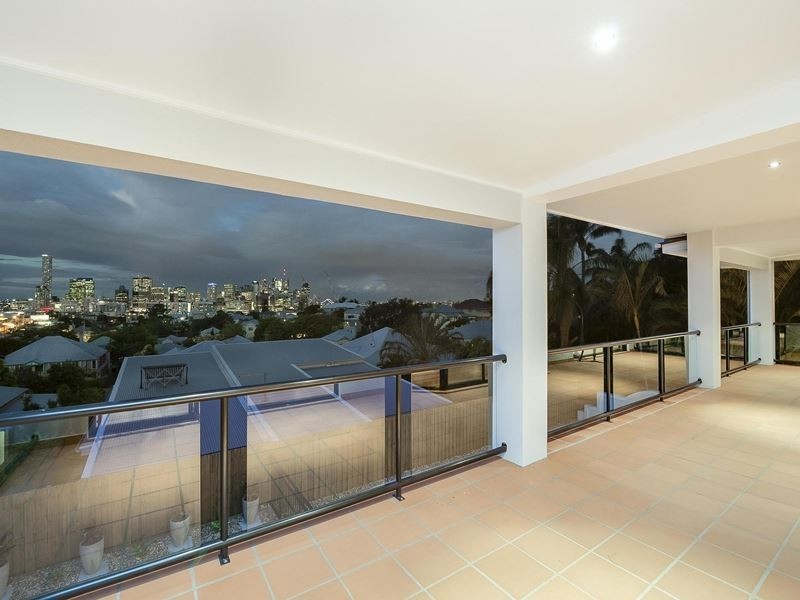 8 Gloucester Street, Highgate Hill QLD 4101