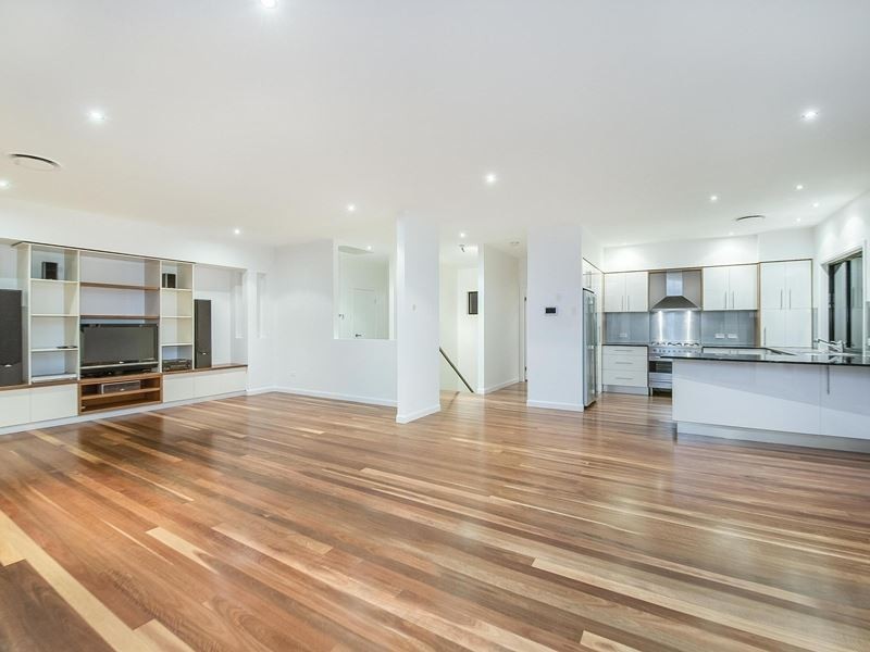 8 Gloucester Street, Highgate Hill QLD 4101