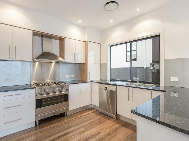 8 Gloucester Street, Highgate Hill QLD 4101