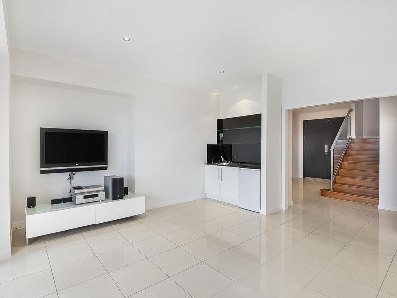 8 Gloucester Street, Highgate Hill QLD 4101