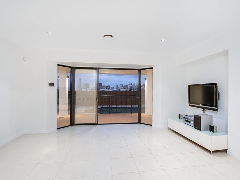 8 Gloucester Street, Highgate Hill QLD 4101