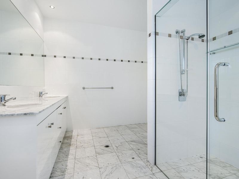 8 Gloucester Street, Highgate Hill QLD 4101