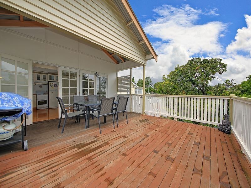 22 Oxley Drive, Holland Park QLD 4121