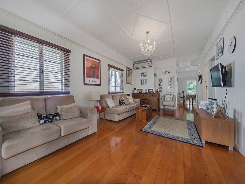 22 Oxley Drive, Holland Park QLD 4121