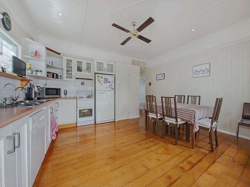 22 Oxley Drive, Holland Park QLD 4121