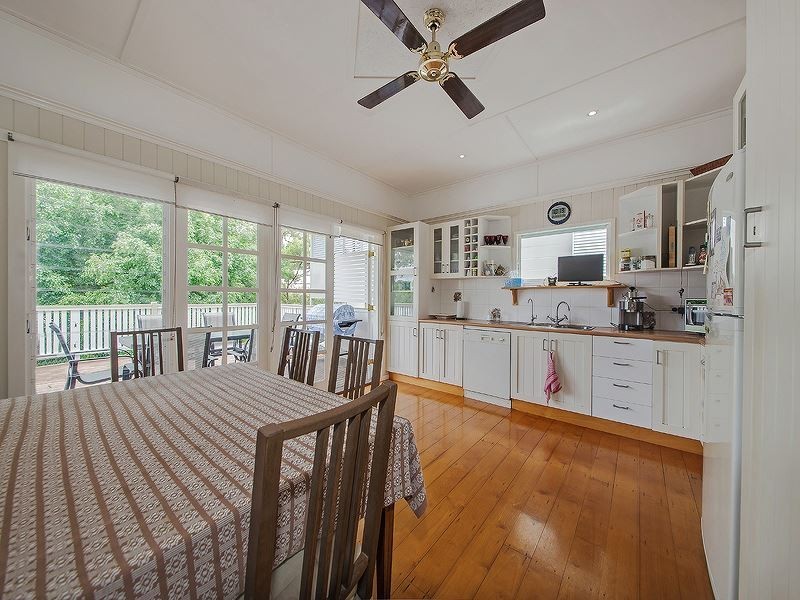 22 Oxley Drive, Holland Park QLD 4121