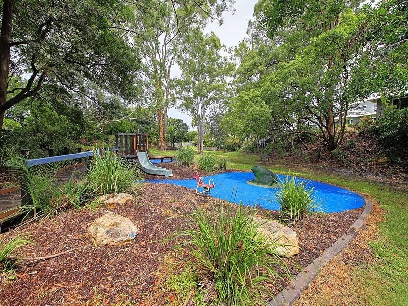 22 Oxley Drive, Holland Park QLD 4121