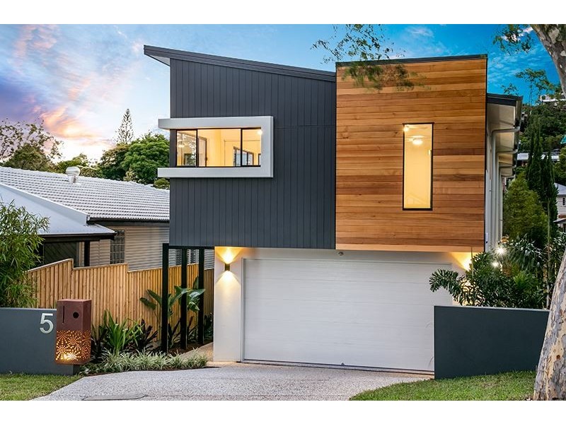 5 Iris Street, Holland Park West QLD 4121